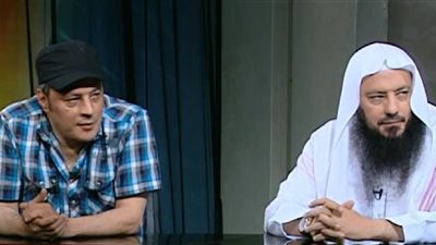 عمرو عبد الجليل يعلن وفاة شقيقه هشام «هل هو توأمه الشهير؟»