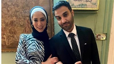 داليا شوقي تتغزل في أحمد فهمي على أنغام حبك سفاح (فيديو) 