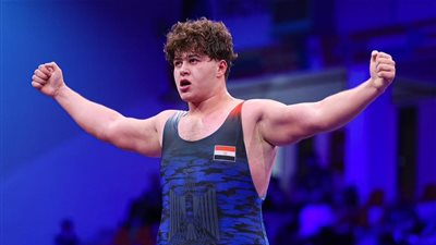 فكري عيسى يخطف الميدالية البرونزية ببطولة العالم للمصارعة الرومانية في الأردن