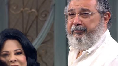 ماجد الكدواني ينهار باكيًا بسبب مفاجأة غير متوقعة من صاحبة السعادة (فيديو)