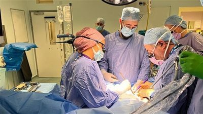 سيدة تتبرع بالرحم لشقيقتها لتحقيق حلمها في الإنجاب «عملية جراحية لمدة 17 ساعة»