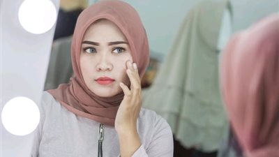 هل صلاة المرأة بالمكياج حرام؟