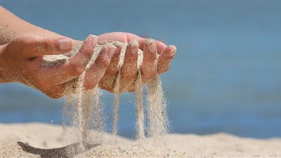 تفسير حلم التراب للعزباء والمتزوجة يدل على مال وفير