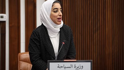 فاطمة الصيرفي | وزيرة بحرينية ومديرة الاستثمارت مع أمريكا