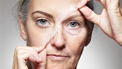 4 أخطاء تؤدي إلى شيخوخة البشرة «التدخين والشمس»