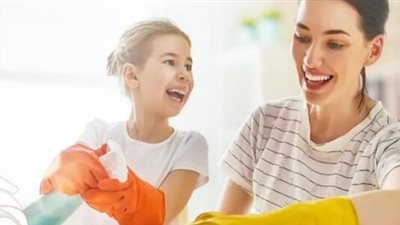 3 حيل لتشجيع أطفالك على مساعدتك في تنظيف المنزل