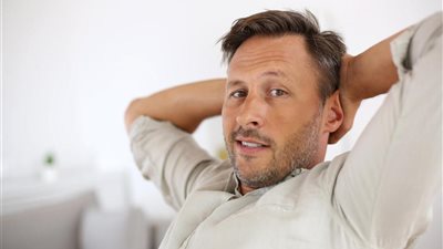 4 نصائح للتعامل مع الزوج البيتوتي «لا تظهري غضبك»