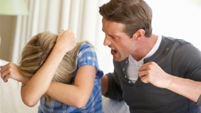 زوجي عصبي على أتفه الأسباب.. كيف أتصرف؟ 