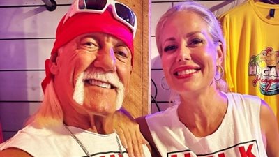 أسطورة المصارعة هالك هوجان يتزوج من ديلي سكاي (فيديو)