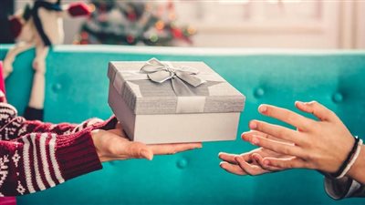 تفسير حلم هدية الميت في المنام للمرأة الحامل