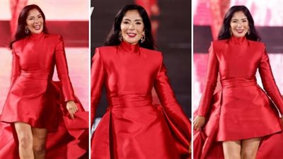 منى زكي تسحر القلوب بالأحمر الناري في أسبوع الموضة بباريس (صور)