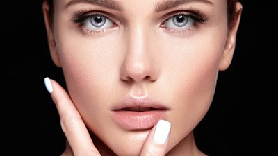 9 طرق طبيعية لعلاج إسمرار أسفل العينين