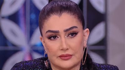 غادة عبد الرازق تخطف الأنظار بالأزرق المجسم (صور)