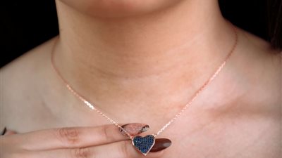 تفسير حلم السلسلة الفضة في منام العزباء والمتزوجة