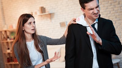 5 نصائح ذهبية للتعامل مع الزوج المدمن «طمنيه»