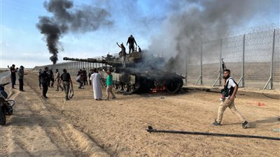 حماس تطلق طوفان الأقصى من غزة والكيان الصهيوني في رعب