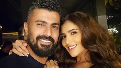 محمد سامي يغازل مي عمر في عيد زواجهما