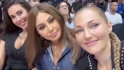 لحظات عفوية تجمع ياسمين صبري وإليسا ومريم أوزرلي في أبوظبي (فيديو)