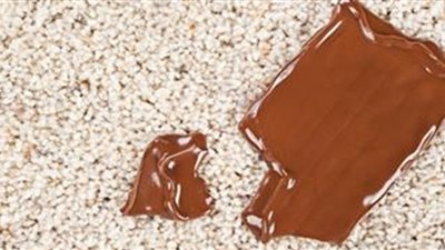 3 خطوات تخلصك من بقعة الشوكولاتة نهائيًا