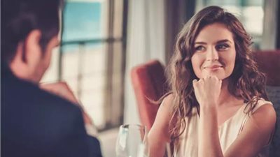 عالم النساء السري | 5 ملاحظات تسجلها الفتاة في أول لقاء مع الرجل