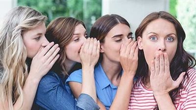 عالم النساء السري | أسباب ارتباط النميمة بالجنس اللطيف