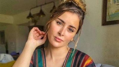 عائشة بن أحمد في ثوب جديد بحكاية «روحي فيك»