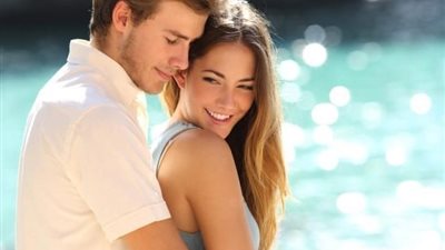 5 طرق تجعل زوجك ملتصقًا بك ولا يفارقك (إنفوجراف)