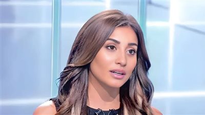 دينا الشربيني تتخطى حزنها على وفاة والدتها وتتطوع للهلال الأحمر (صور)