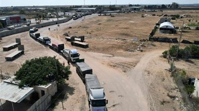 من معبر رفح.. دخول الدفعة الثالثة من القوافل الإنسانية إلى غزة 