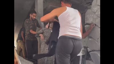 «حشمة تحت القصف».. شقيقا حطام غزة يخطفان الأنظار بفيديو القميص والحجاب 