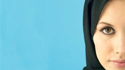 هل تنحصر ثياب الحداد للمرأة فى اللون الأسود؟ «الإفتاء تجيب»