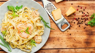 طريقة عمل مكرونة فيتوتشيني بالدجاج والكريمة