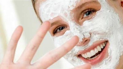 كيفية التخلص من تصبغات البشرة بنشا الذرة 