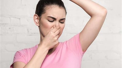 6 أطعمة تجعل رائحة جسمك كريهة «ابتعدي عنها»