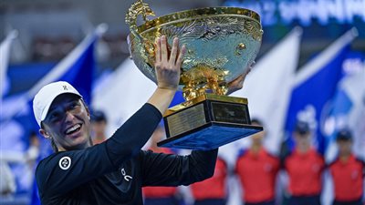 فوز البولندية إيجا سواتيك بنهائي اتحاد لاعبات التنس المحترفات 