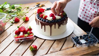 تفسير حلم التورتة في المنام للعزباء والمتزوجة