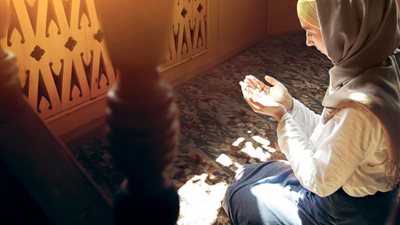 هل صلاة الضحى تعوض صلاة الفجر؟ «الإفتاء تجيب»