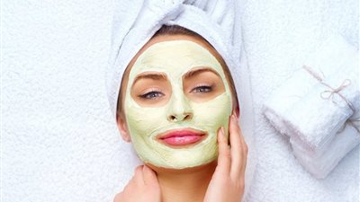 طريقة تحضير ماسك الشاي الأخضر والزبادي لتأخير الشيخوخة