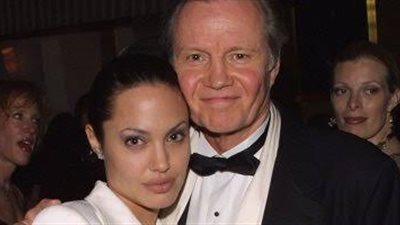 إنجلينا جولي تحت أنياب والدها بسبب فلسطين