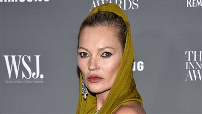 السوبر موديل البريطانية كيت موس تتألق في معرض «هي هيب» بالرياض 