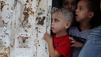 مشاهد صادمة لمعاناة أطفال غزة مع استمرار جرائم الاحتلال الإسرائيلي (صور)