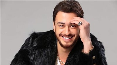 سعد لمجرد يثير الجدل بعد ظهوره بطلاء الأظافر