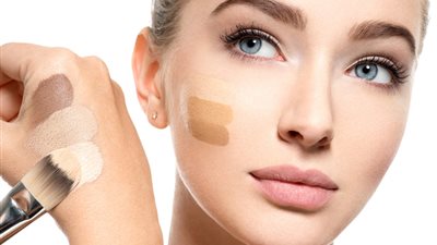 الطرق الصحيحة لاختيار الفاونديشن المناسب للبشرة البيضاء