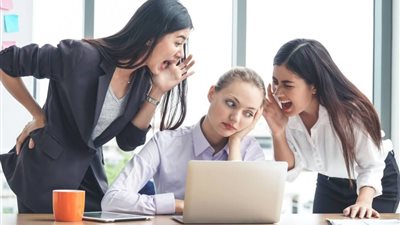 كيف أواجه التنمر من النساء الأخريات؟ «استخدمي كلماتك لا لكماتك» 