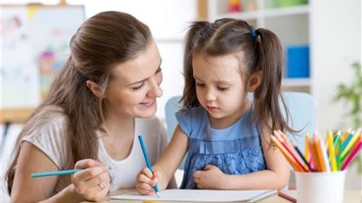 كيف احبب طفلي في المذاكرة؟ 5 نصائح للأمهات 