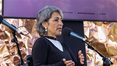 سوزان أبو الهوى | كاتبة فلسطينية أمريكية ترجمت رواياتها في 19 دولة