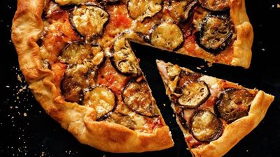 طريقة عمل البيتزا بالباذنجان والثوم