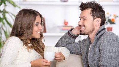 4 نصائح تجعل الرجل يقع في حبك (إنفوجراف)