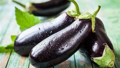 كيف ازيل صبغة الباذنجان عن اليدين بعد تحضير الطعام؟