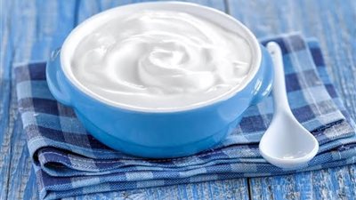 4 فوائد لتناول الزبادي على رأسها «تأخر الشيخوخة»